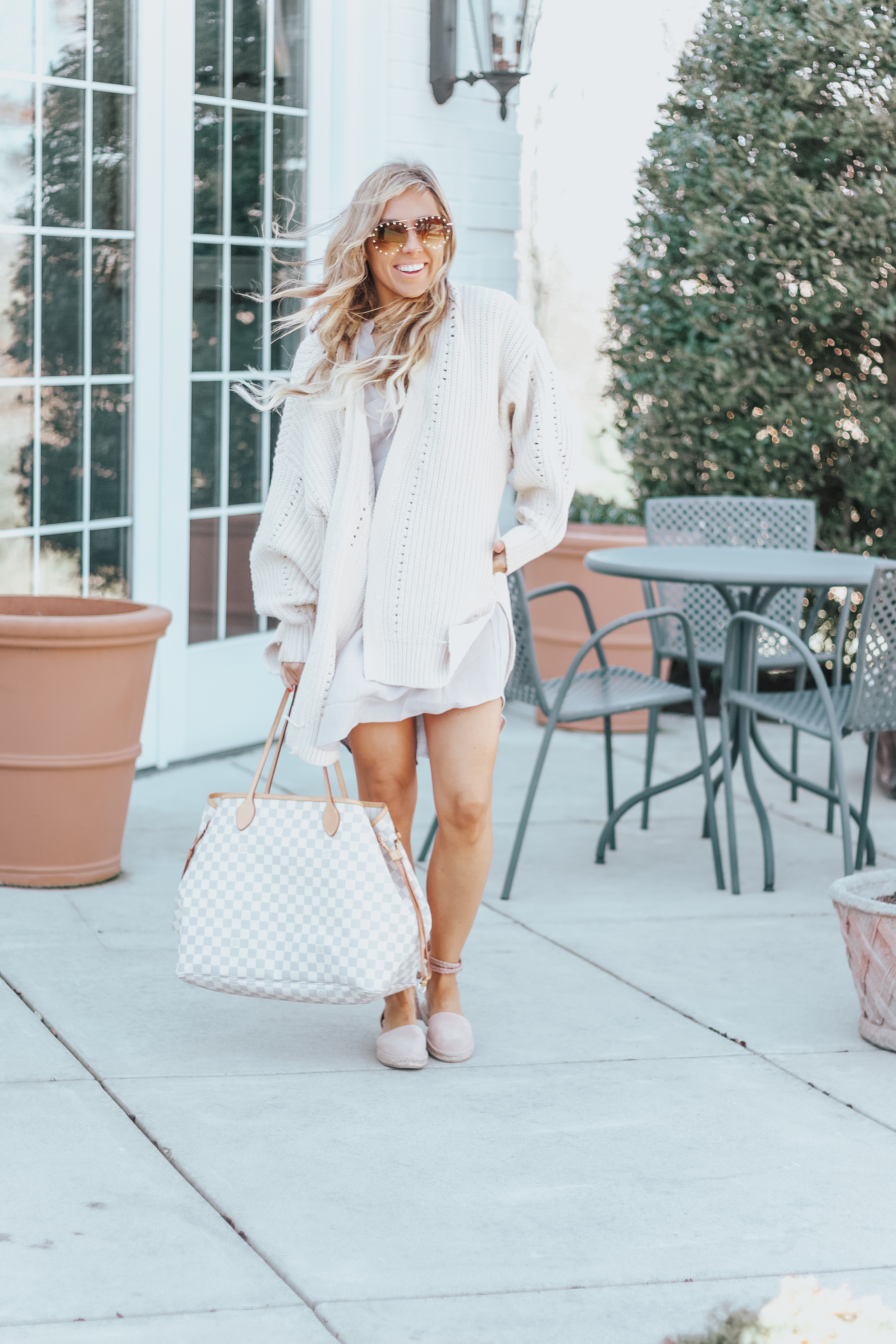 neutral spring outfits