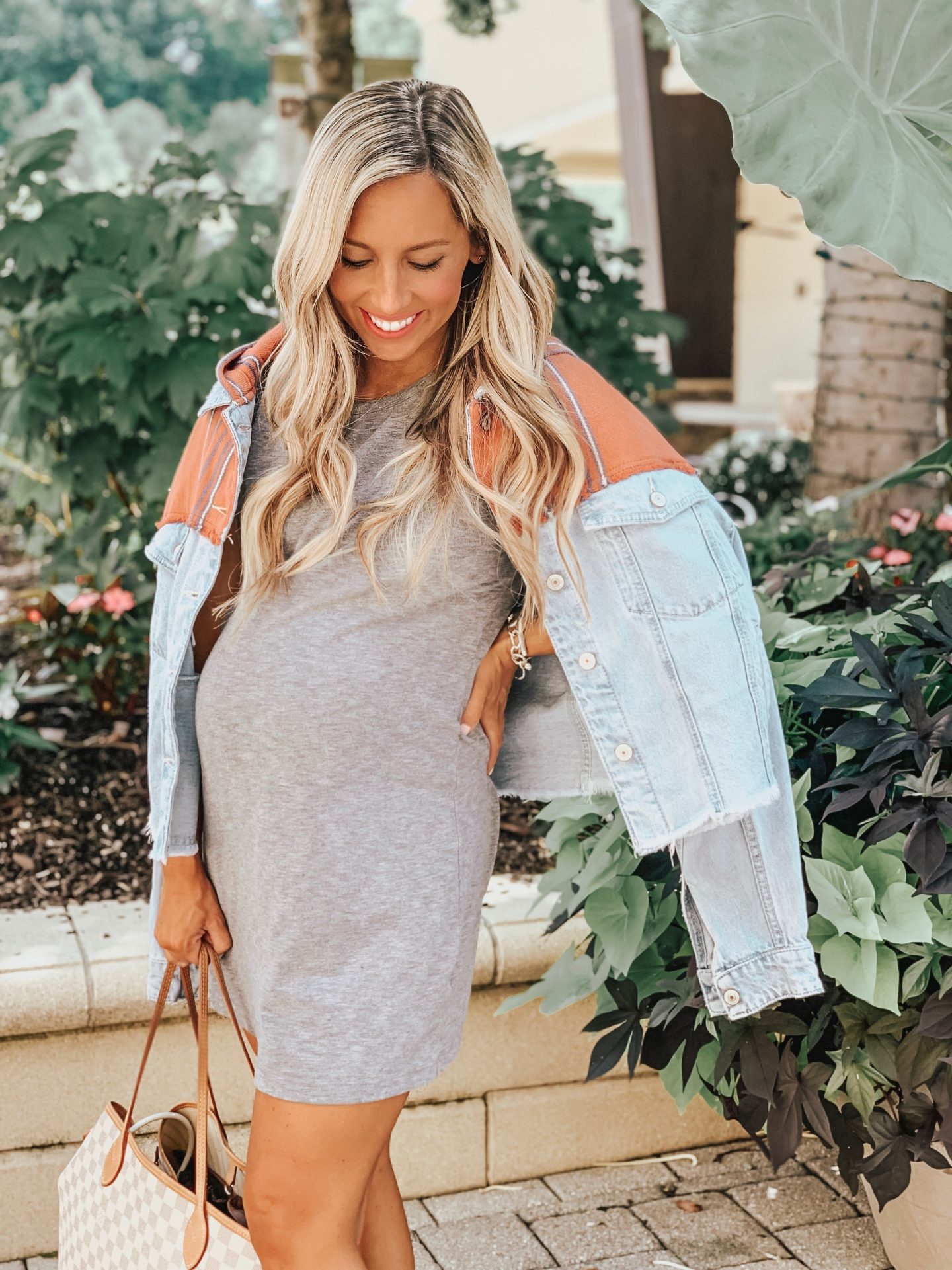 fall pregnancy outfit